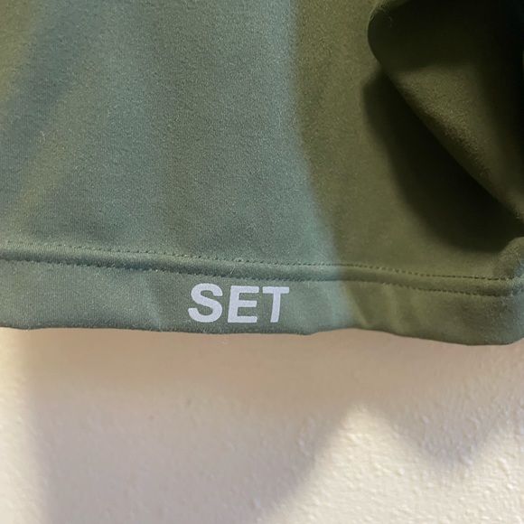 Set - Picture 2 of 6